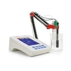  Máy đo pH/mV/ISE/EC để bàn hanna HI 4522 